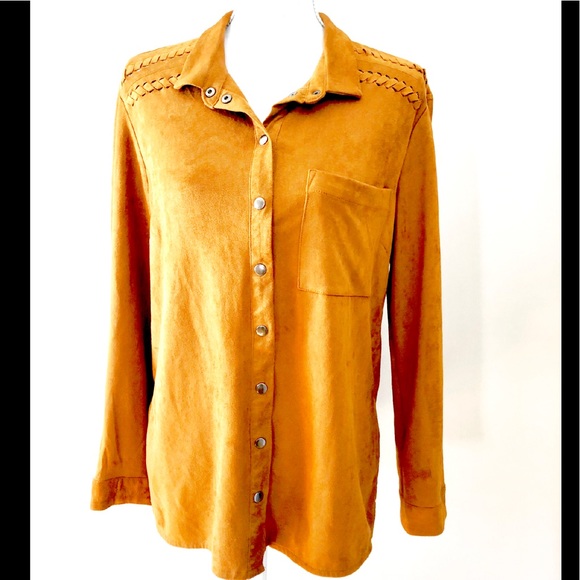 Velvet Heart Tops - Velvet Heart button down blouse